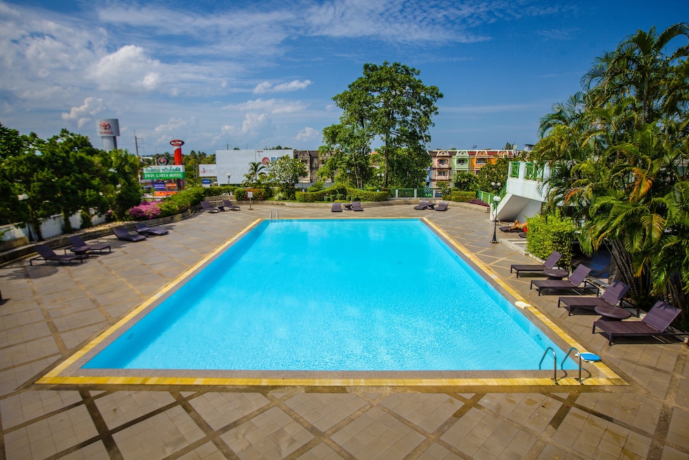 Twin Lotus Hotel,Nakhon Si Thammarat>>Lan Saka,4 star