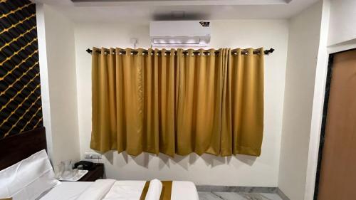 hotel plaza rooms prabhadevi dadar