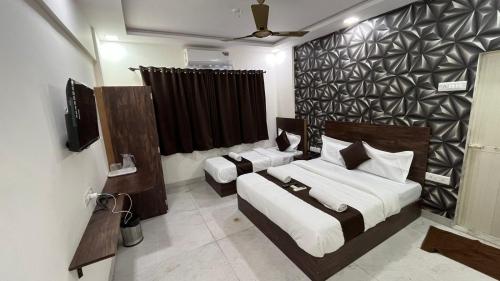 hotel plaza rooms prabhadevi dadar