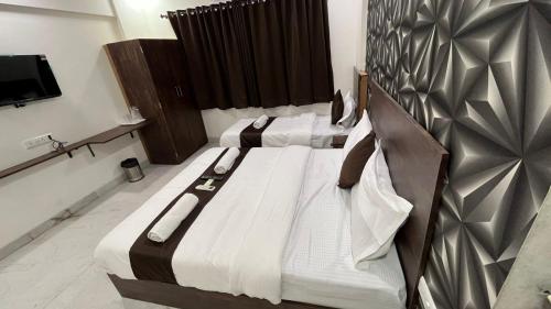 hotel plaza rooms prabhadevi dadar