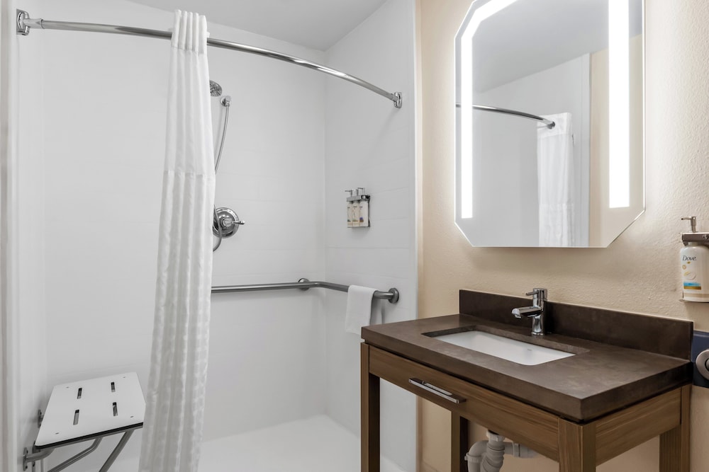 candlewood suites victoria by ihg