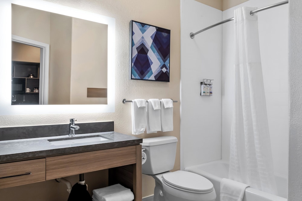 candlewood suites victoria by ihg