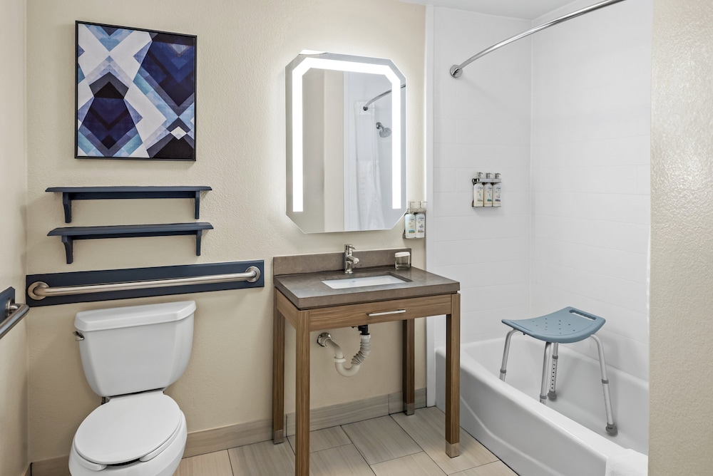 candlewood suites victoria by ihg
