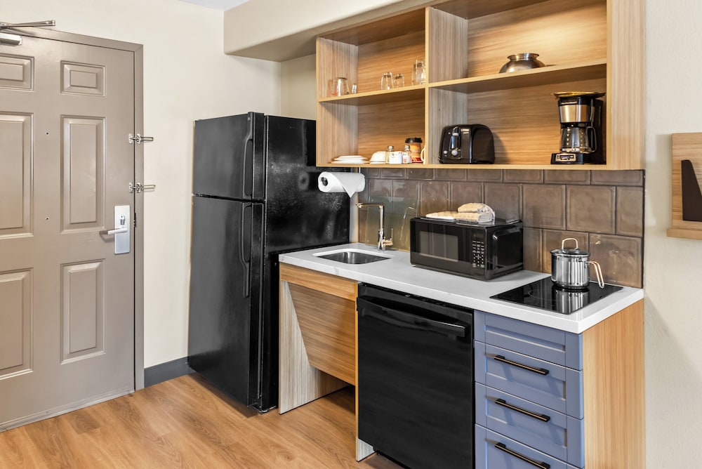candlewood suites victoria by ihg
