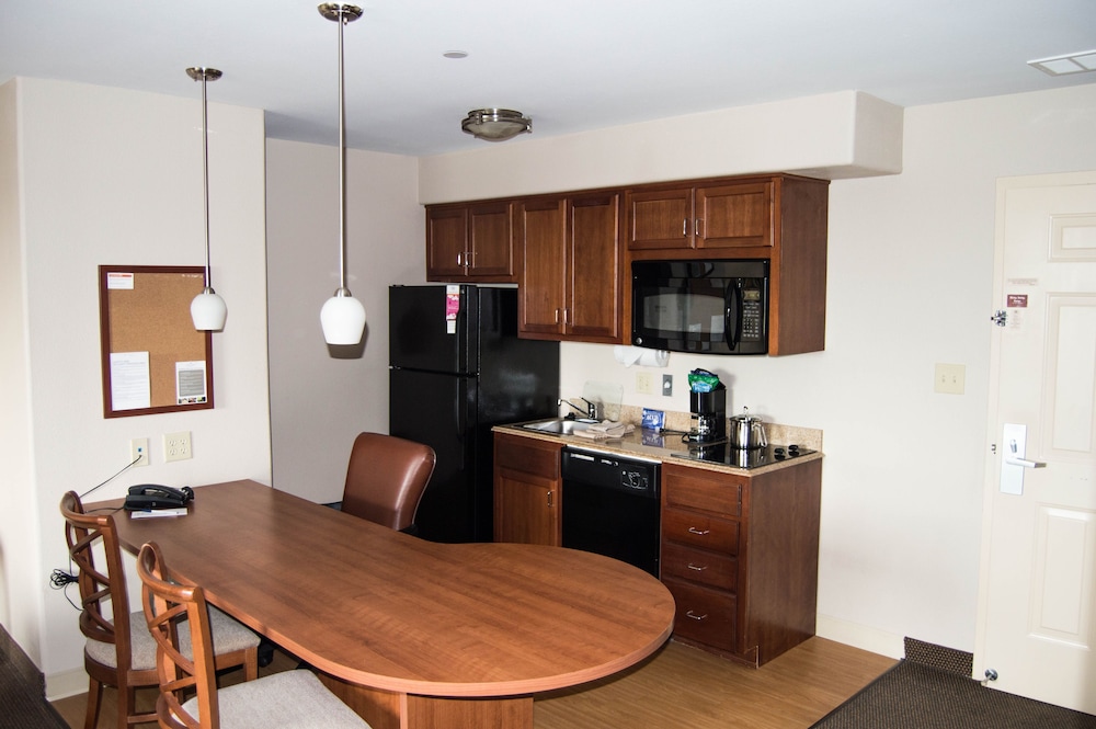 candlewood suites victoria by ihg