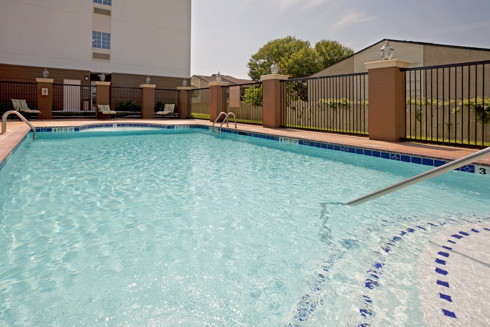 candlewood suites victoria by ihg