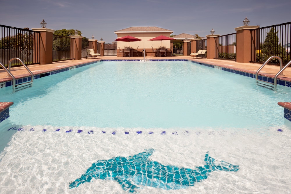 candlewood suites victoria by ihg