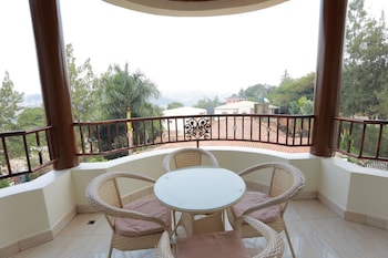 white stone apartment kimihurura