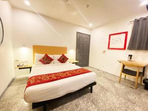 hotel travana stay at pitampura