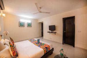hotel diamond tree saket