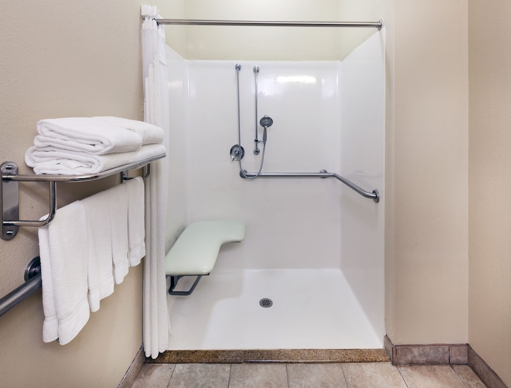 holiday inn express hotel and suites victoria by ihg