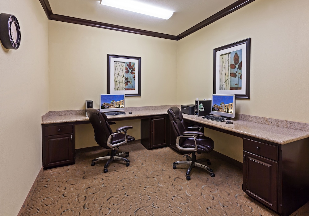holiday inn express hotel and suites victoria by ihg