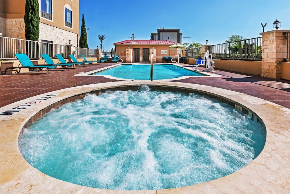 holiday inn express hotel and suites victoria by ihg