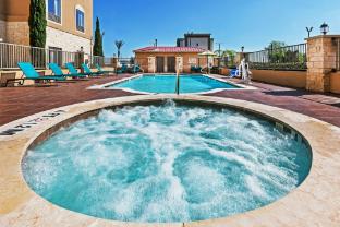 holiday inn express hotel and suites victoria by ihg