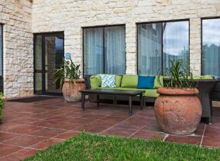 holiday inn express hotel and suites victoria by ihg