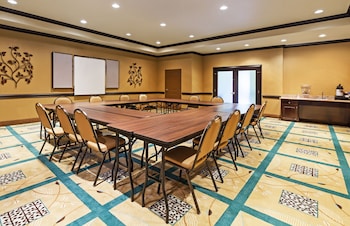 holiday inn express hotel and suites victoria by ihg