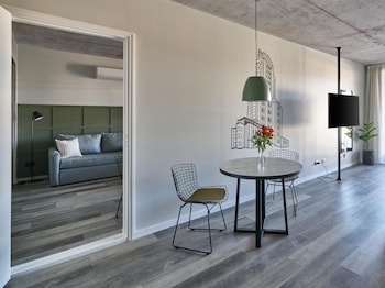 almarena puerto retiro