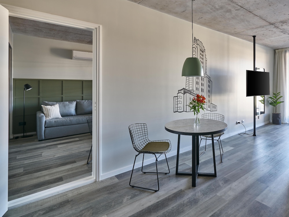 almarena puerto retiro