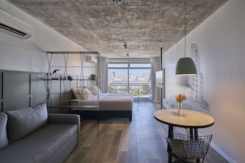 almarena puerto retiro