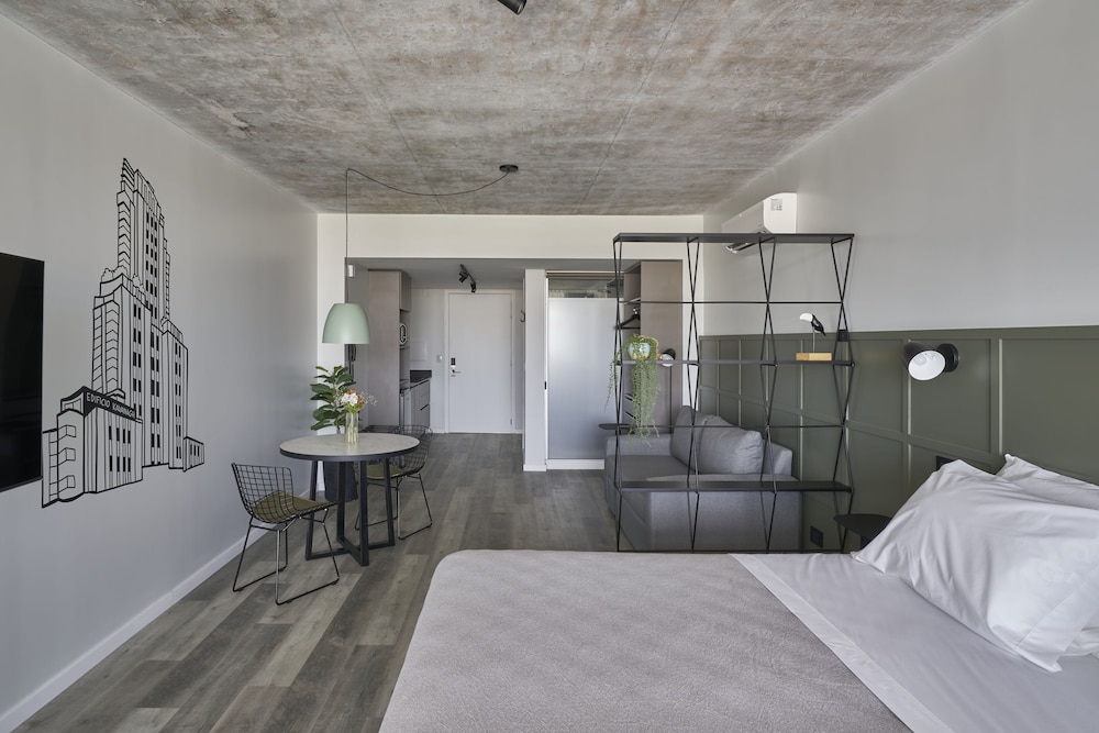 almarena puerto retiro