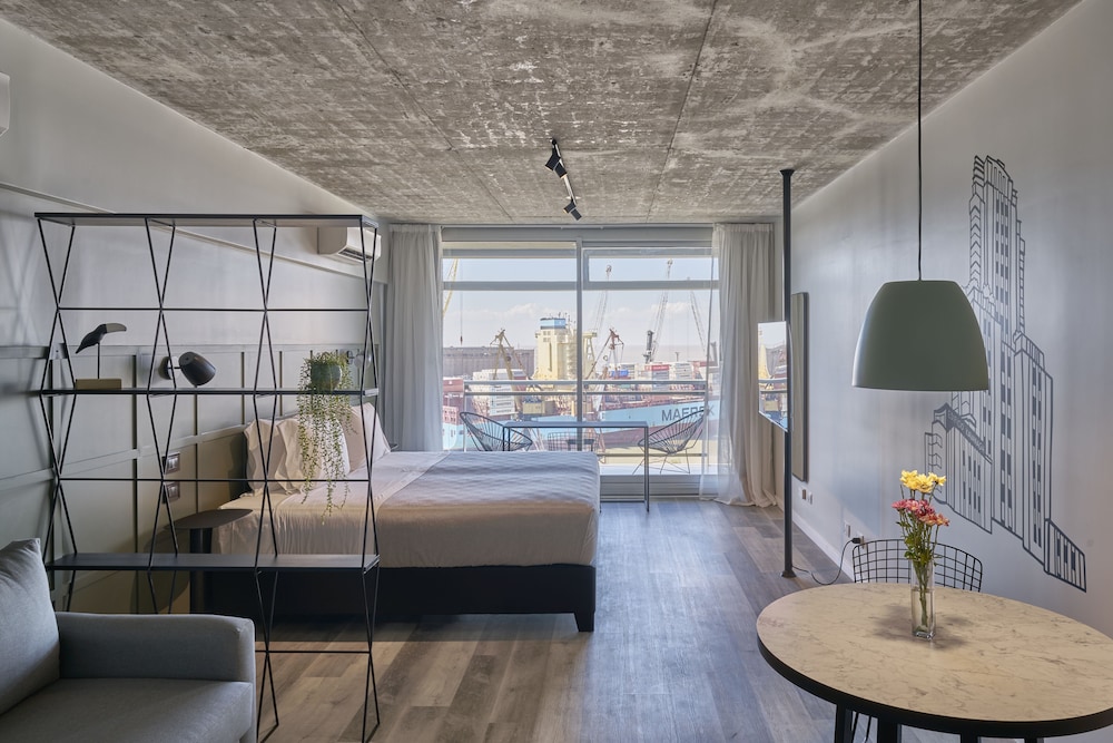 almarena puerto retiro