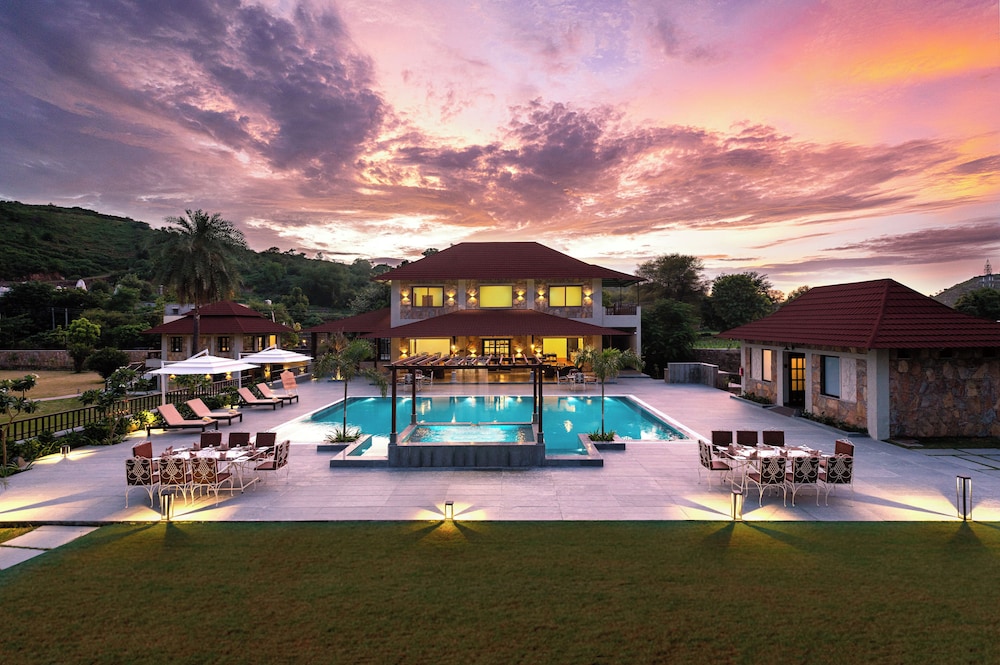 sarasiruham resort private pool villa