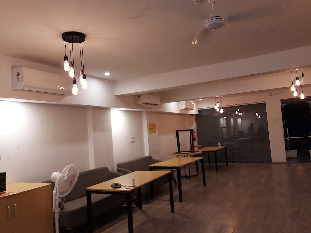 hotel townhouse udaipur city railway station