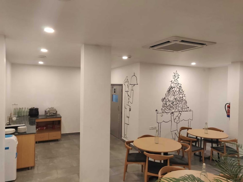 hotel townhouse udaipur city railway station