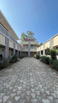 hotel the bundela khajuraho madhya pradesh