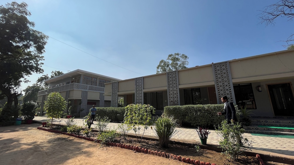 hotel the bundela khajuraho madhya pradesh