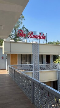 hotel the bundela khajuraho madhya pradesh