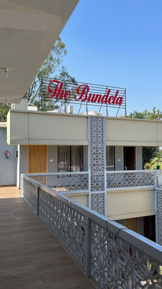 hotel the bundela khajuraho madhya pradesh