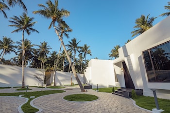 The Saravi Resort,Kottakuppam,4 star