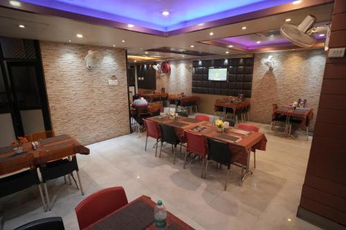 hotel raj kamal palace
