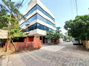 the sky imperial hotel yahvi