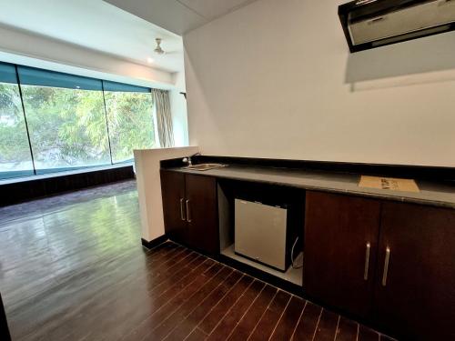 the sky imperial hotel yahvi