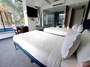 the sky imperial hotel yahvi