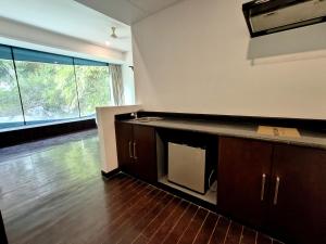 the sky imperial hotel yahvi