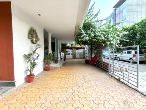 the sky imperial hotel yahvi