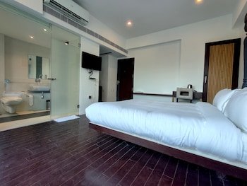 the sky imperial hotel yahvi