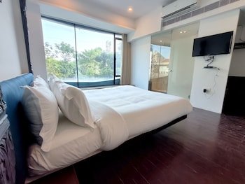 The Sky Imperial Hotel Yahvi,India>>Vadodara,3 star