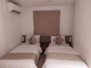 hotel blue lagoons manjalpur