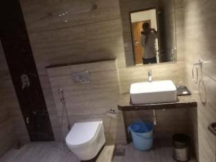 hotel blue lagoons manjalpur