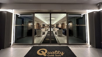 quality gold suit hotel