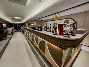 quality gold suit hotel