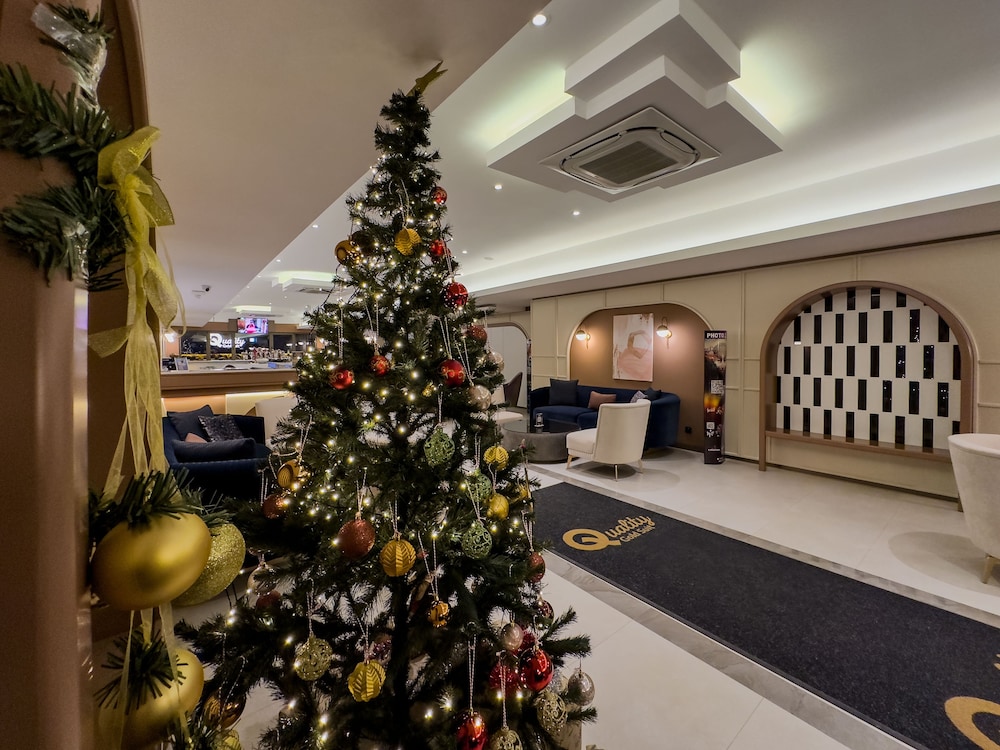 quality gold suit hotel