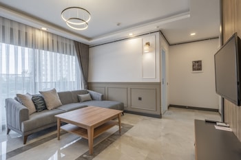 quality gold suit hotel