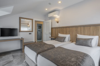 quality gold suit hotel