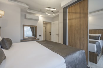 quality gold suit hotel