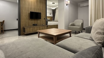 quality gold suit hotel
